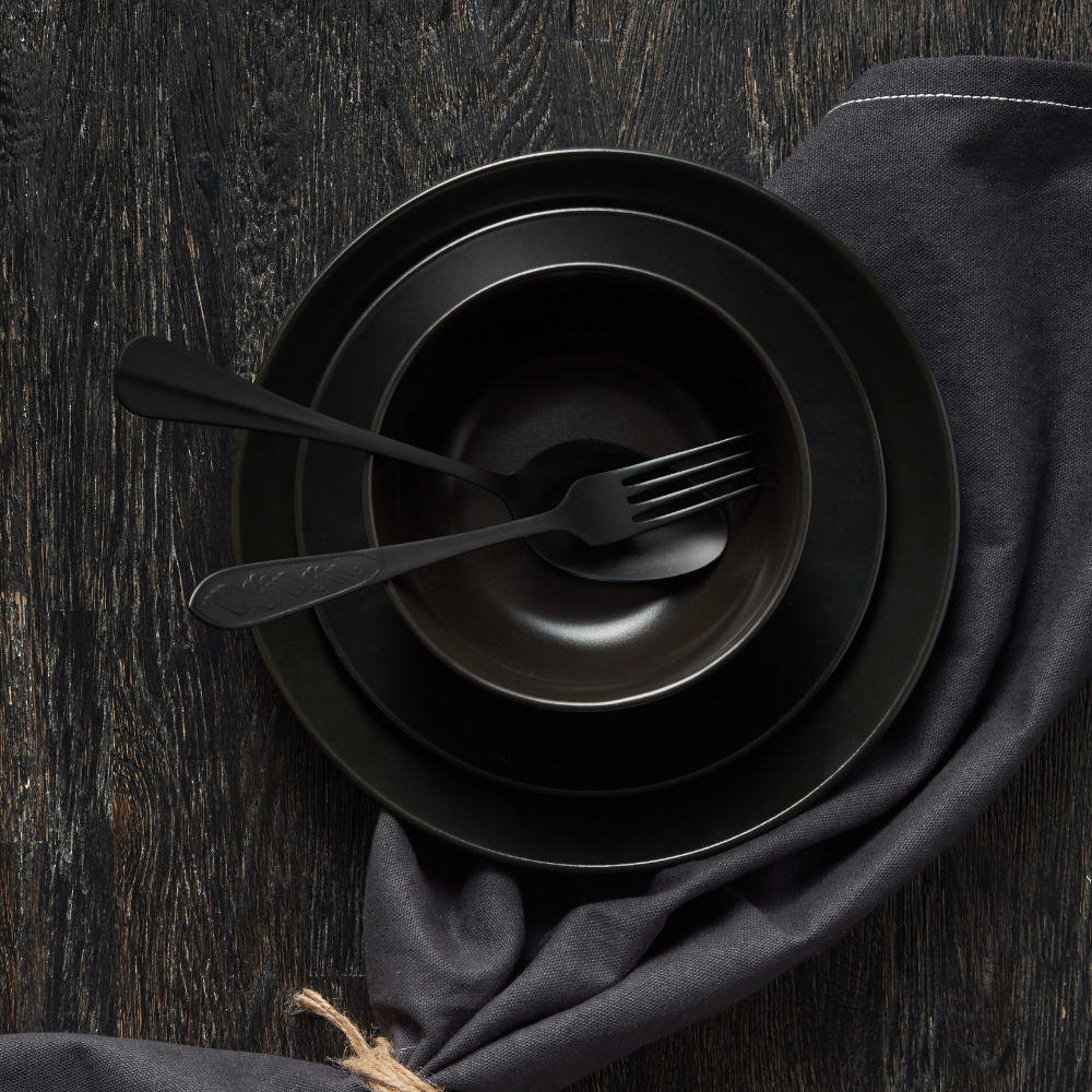 Leeg de prullenbak nemen geïrriteerd raken Ons favoriete zwarte servies - Serviesset kopen